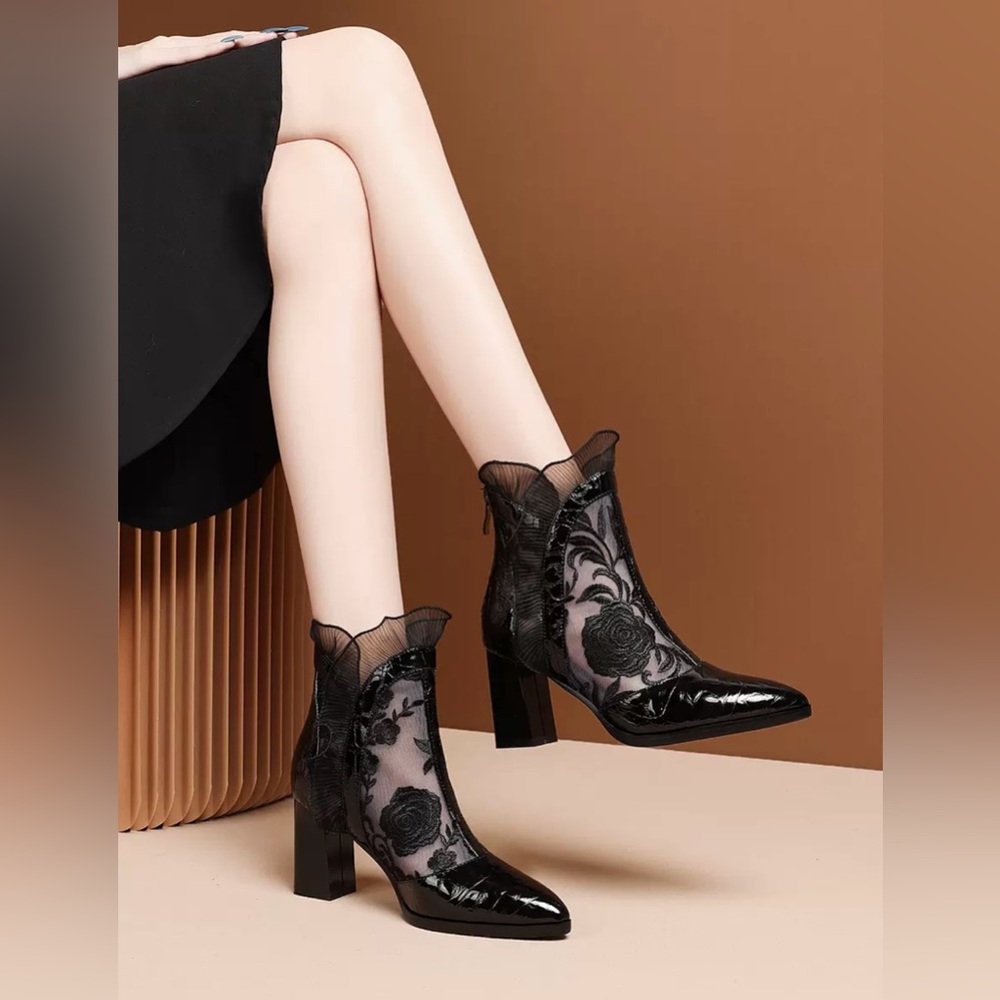 Women’s mesh fashion booties